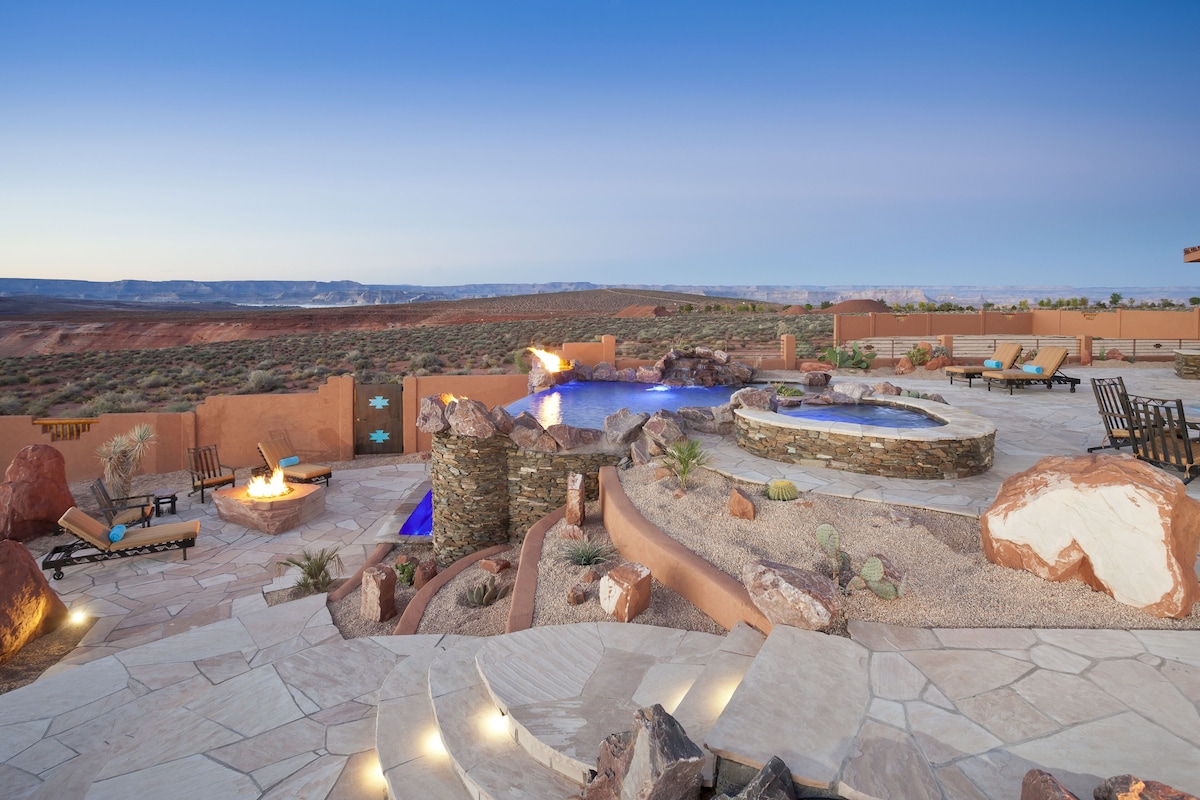 Award-winning pool with five waterfalls at Kokopelli House, overlooking the Arizona desert in Page