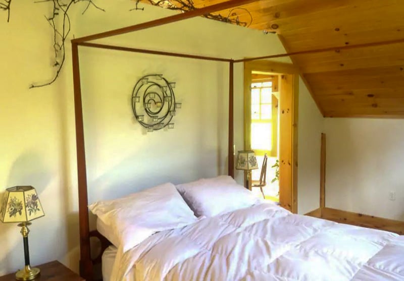 This cute home is one of the best Airbnbs in the USA.