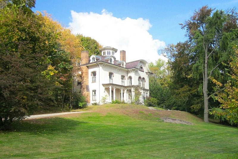 Belmont is a community that skillfully blends the best aspects of both worlds, one of the best places to love on Massachusetts,