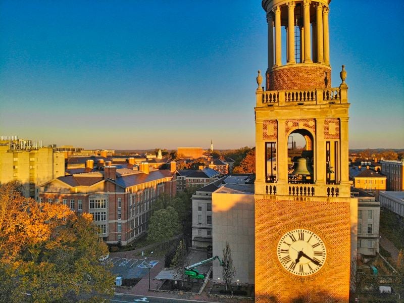 An iconic view of historic and modern buildings coexisting in Chapel Hill, showcasing its cultural richness