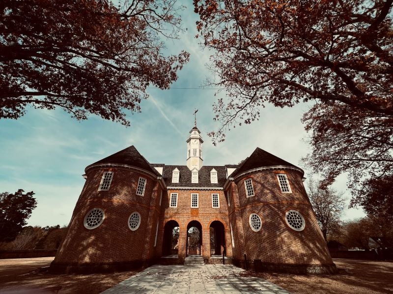 Step back in time and immerse yourself in the historic charm of Colonial Williamsburg