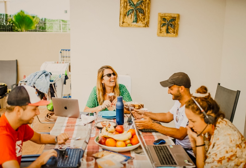 There are lots of workspaces here for coworking and chatting