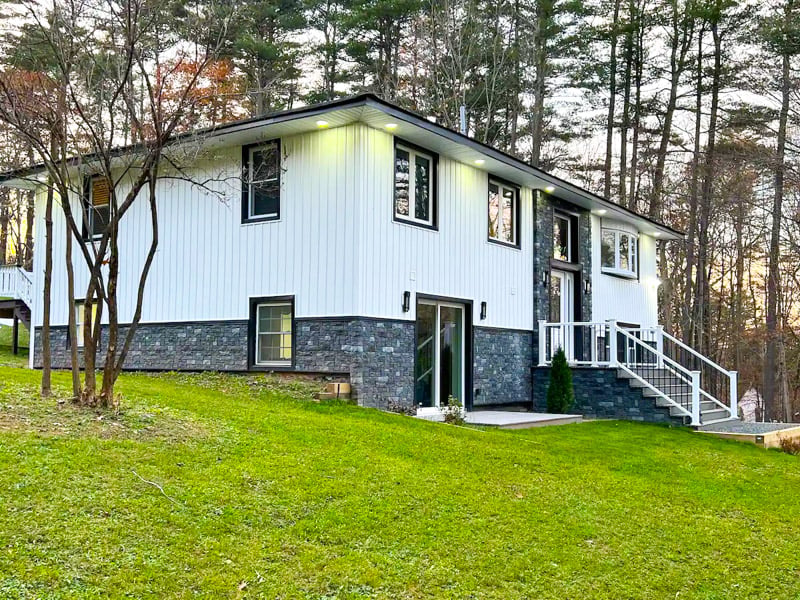 Modern vibes meet nature in this sleek cabin, perfect for kicking back and enjoying the outdoors