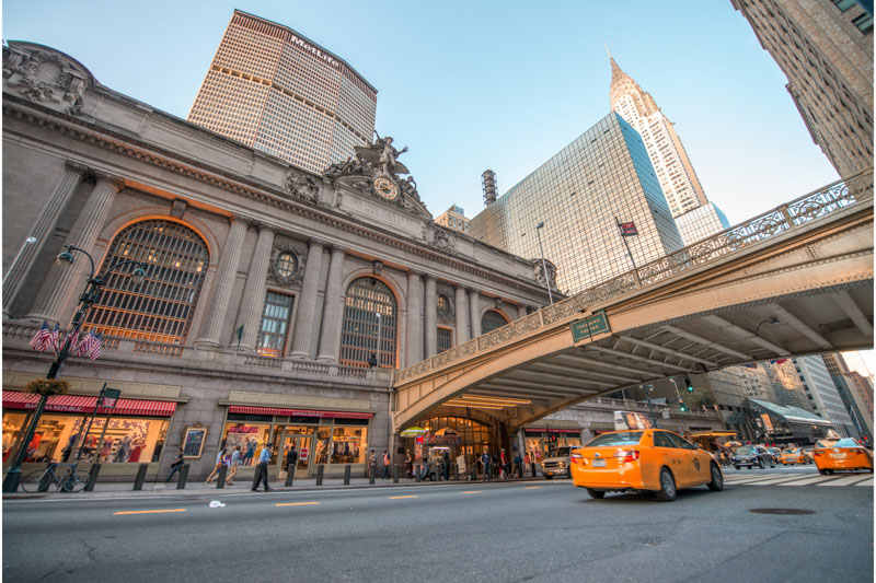 Grand Central Terminal: A time-travel experience with celestial dome, chandeliers, and grandeur. Manhattan's must-see destination.
