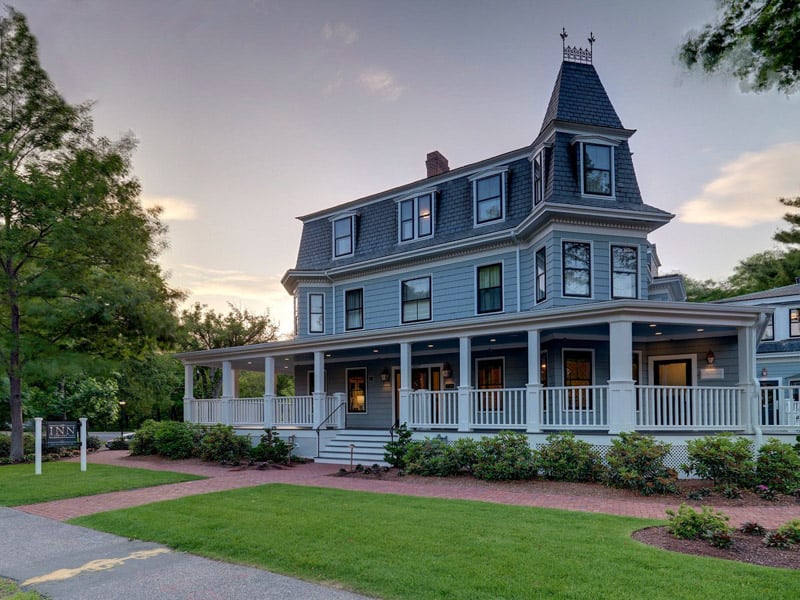 Lexington is a place that perfectly blends contemporary conveniences with the elegance of bygone eras.