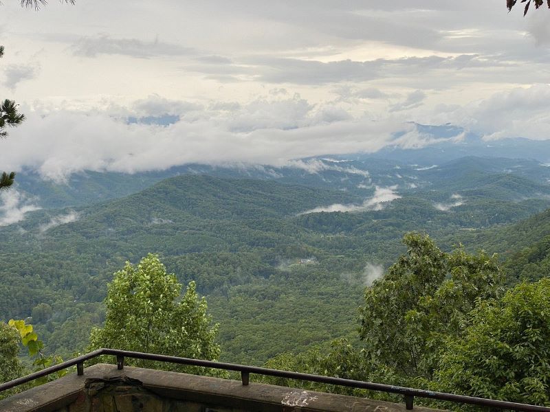 Embrace the beauty serenity of nature as you gaze at the mesmerizing horizon