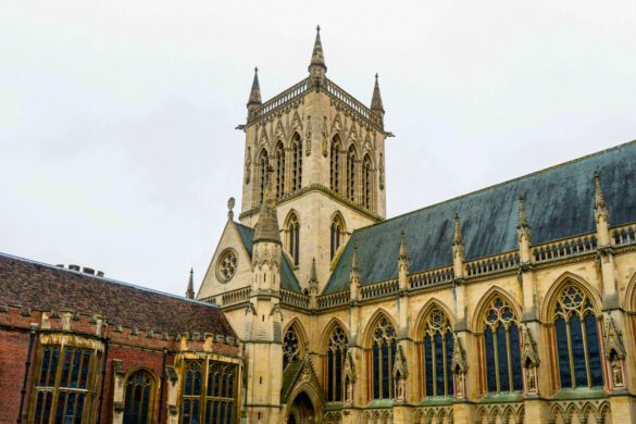10 Reasons Why Oxford is Famous: Harry Potter, History & Hidden Gems