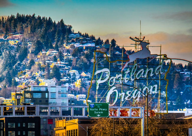 Portland's vibrant neighborhoods offer a cultural haven, brimming with unique shops, cafes, and arts venues.