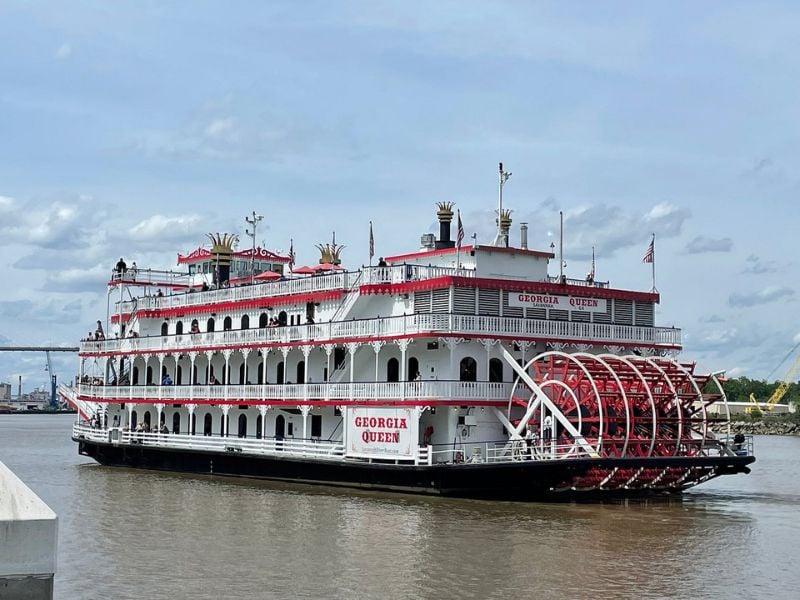 Embark on a Savannah Riverboat Cruise for a distinctive perspective of the city. 