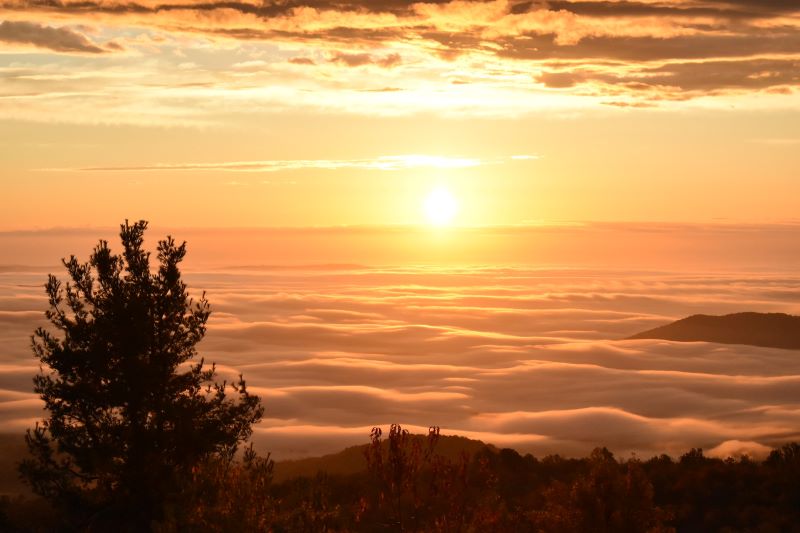 A breathtaking sunrise over Shenandoah National Park, one of the most beautiful places in Virginia