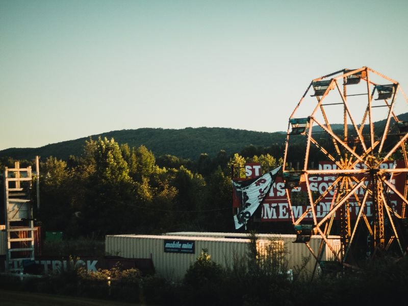 South Asheville offers a variety of shopping options, encompassing boutique stores and larger shopping complexes.