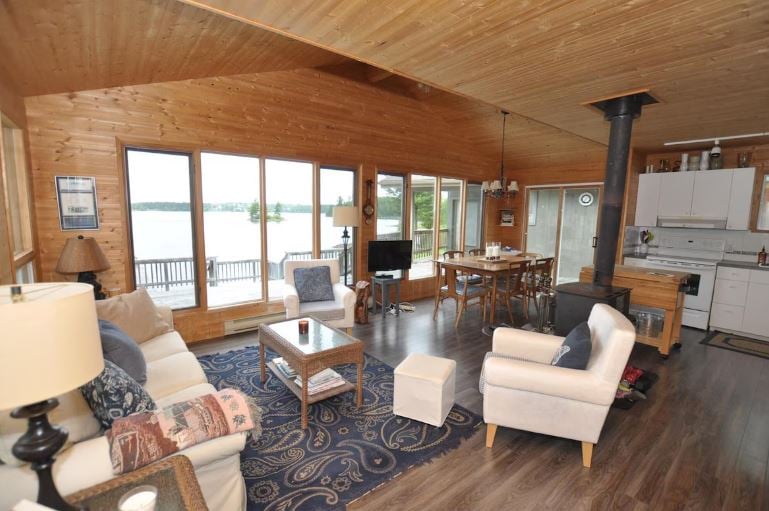 Spacious living room with a view of the Lake
