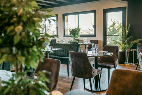 22 Coolest Restaurants in Melbourne (One Serves Hotpot on a Boat)